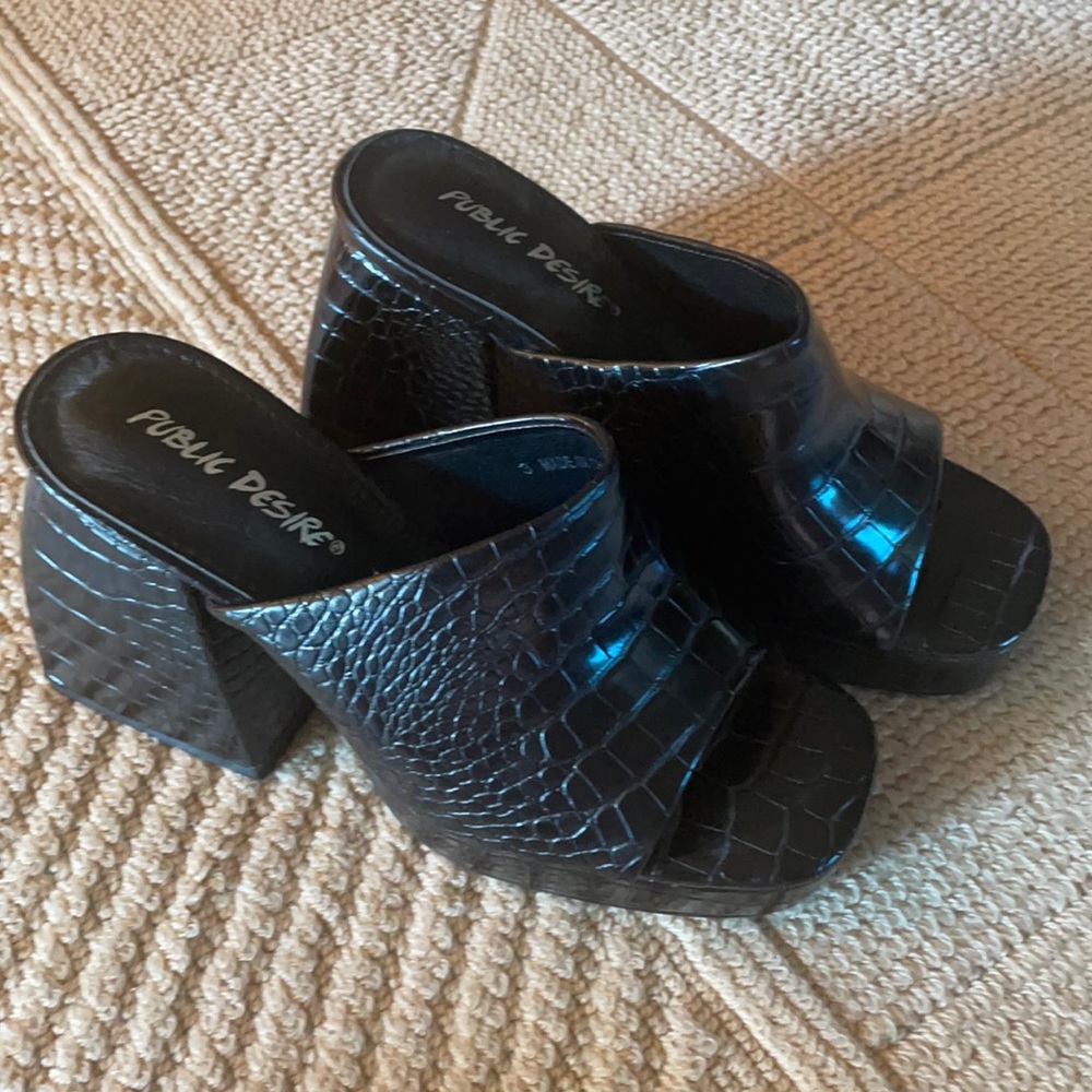 Black snake skin chunky heels